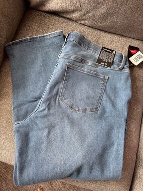 LuLaRoe 90’s Relaxed Light Blue Jeans